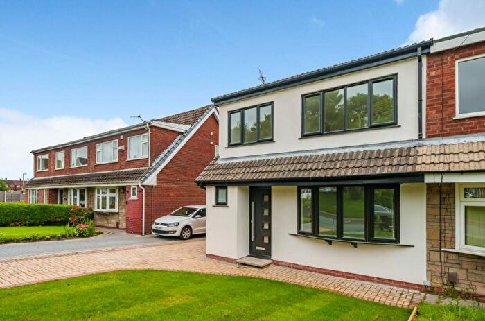 3 Bedroom Semi-Detached House To Rent In Leafield Drive, Worsley, Manchester, M28
