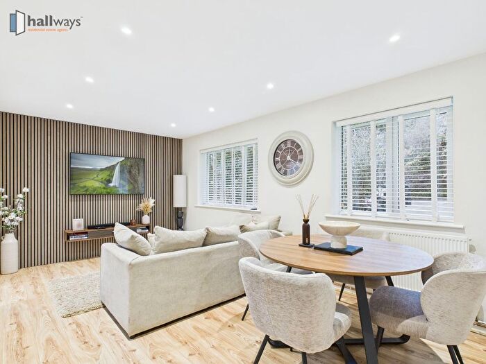 1 Bedroom Flat For Sale In Whitegates, Court Bushes Road, Whyteleafe, CR3