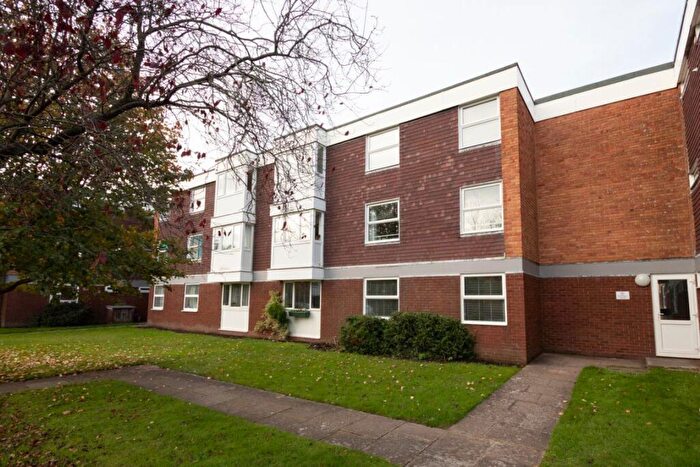 2 Bedroom Flat To Rent In Festival Court, Chichester, PO19
