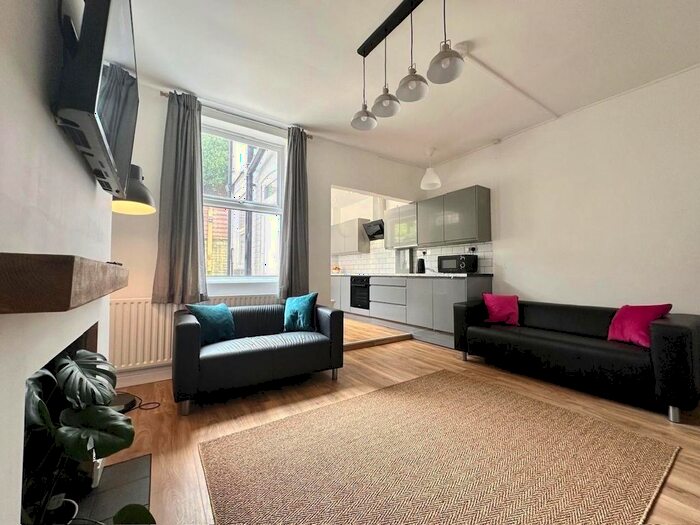 6 Bedroom Terraced House To Rent In Westbrook Bank, Sheffield, S11