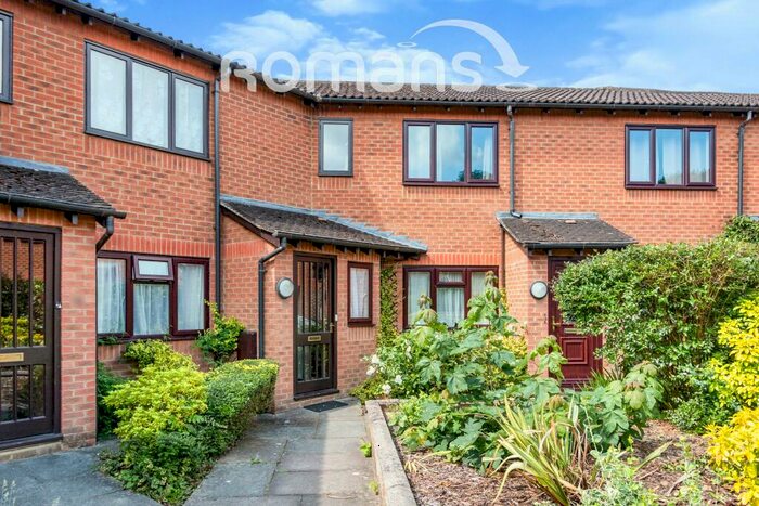 2 Bedroom Flat To Rent In Parsonage Way, GU16