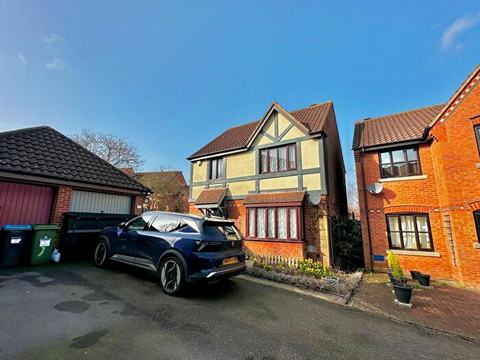 3 Bedroom Detached House For Sale In Nuneham Grove, Westcroft, MK4
