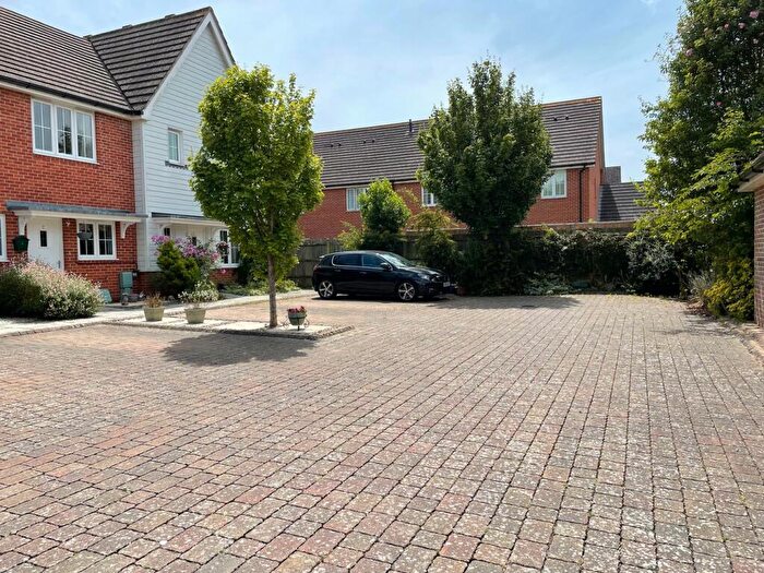 3 Bedroom End Of Terrace House For Sale In Edwin Close, Bognor Regis, PO21