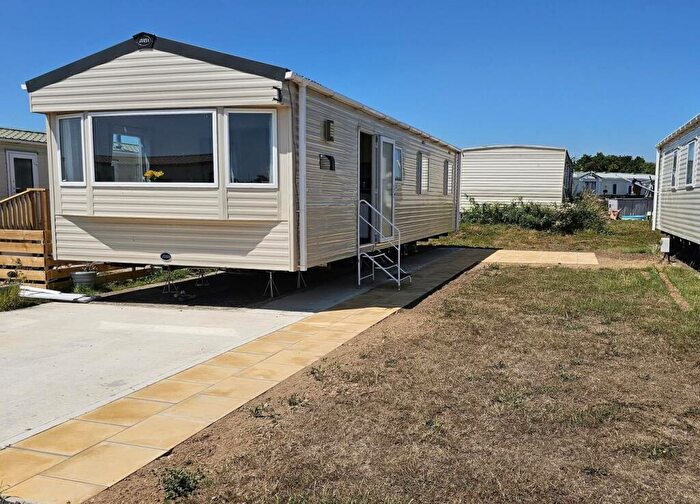 3 Bedroom Lodge For Sale In Flag Hill, Great Bentley, Colchester, CO7