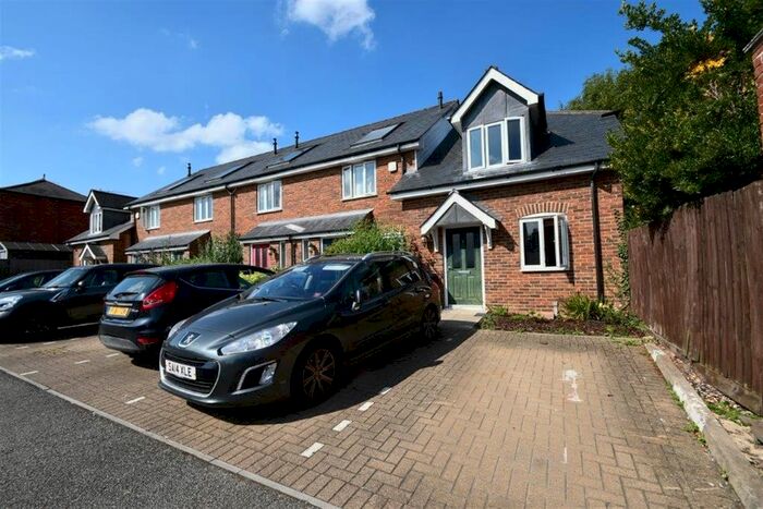 2 Bedroom Property To Rent In White Star Close, Farncombe, Godalming, GU7