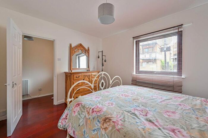 2 Bedroom Terraced House For Sale In Horseferry Road, Wapping, London, E14