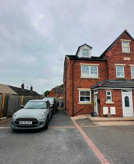 3 Bedroom Mews To Rent In Amys Meadow, Willaston, CW5