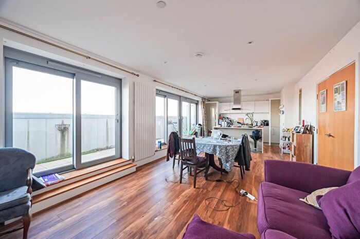 3 Bedroom Flat For Sale In New Festival Avenue, Limehouse, London, E14