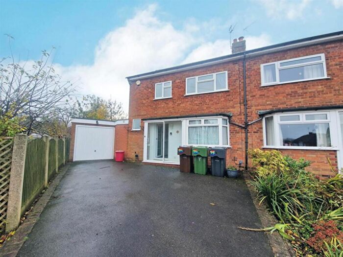 3 Bedroom Semi-Detached House To Rent In Beeches Close, Rubery, Birmingham, B45