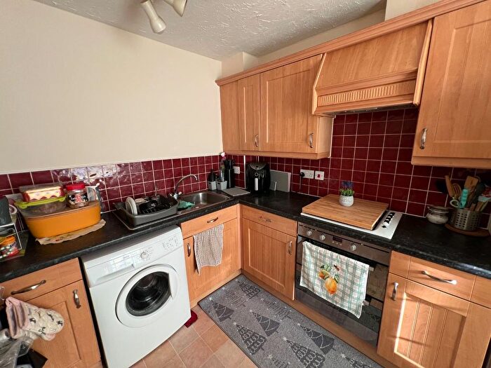 3 Bedroom Semi-Detached House For Sale In Warrener Close, Swindon, SN25