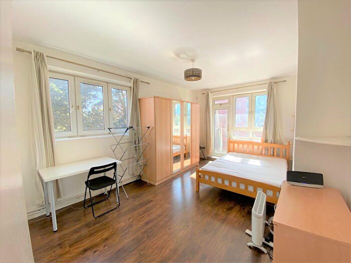 5 Bedroom Semi-Detached House To Rent In Felstead Road, Loughton, IG10