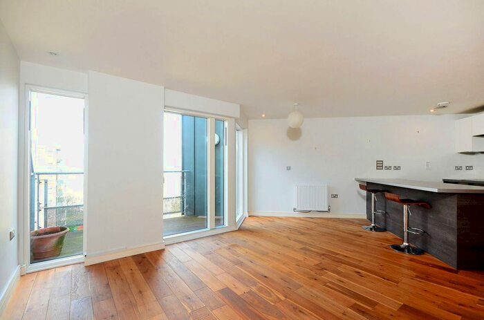 2 Bedroom Flat To Rent In Seren Park Gardens, Greenwich, London, SE3