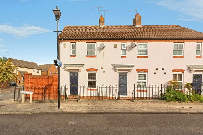 2 Bedroom End Of Terrace House For Sale In Mill Meadow, Aylesbury, HP19