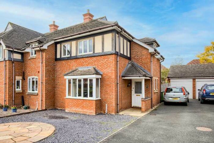 3 Bedroom Property For Sale In Wetherby Way Stratford-upon-avon, CV37
