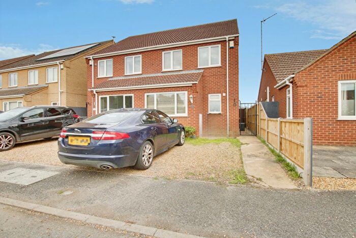 3 Bedroom Semi-Detached House For Sale In Yokine Gardens, Guyhirn, PE13