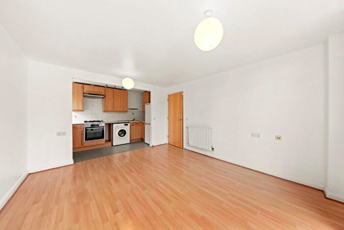 2 Bedroom Apartment To Rent In Cassilis Road, London, E14
