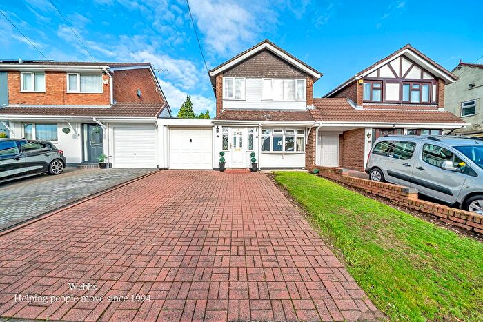 3 Bedroom Link Detached House For Sale In Avenue Road, Heath Hayes, Cannock, WS12