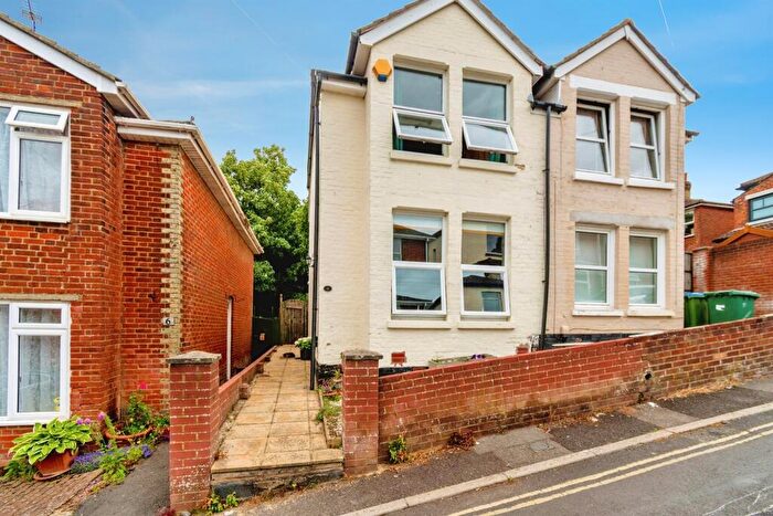 2 Bedroom Semi-Detached House For Sale In Lake Road, Southampton, SO19