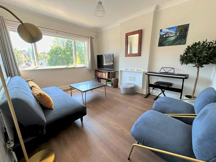 1 Bedroom Maisonette To Rent In Colney Hatch Lane, London, N10