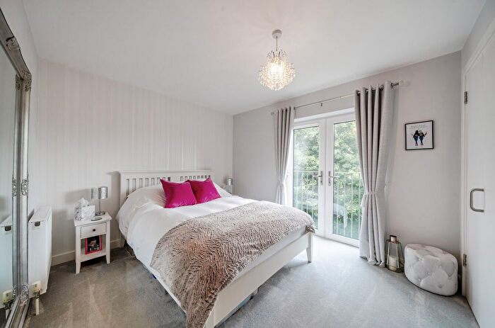 1 Bedroom Flat For Sale In Elgin Gardens, Guildford, GU1