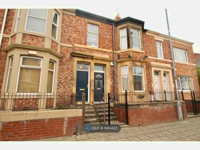 2 Bedroom Flat To Rent In Brinkburn Avenue, Gateshead, NE8