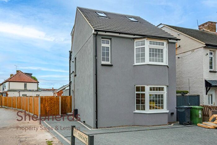 4 Bedroom Detached House To Rent In Rye Road, Hoddesdon, EN11