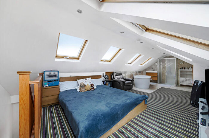 4 Bedroom Detached House For Sale In Sword Gardens, Rushy Platt, Swindon, SN5