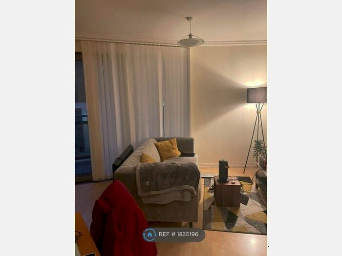 2 Bedroom Flat To Rent In Trentham Court, London, W3