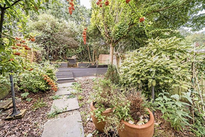 6 Bedroom Semi-Detached House For Sale In Alexandra Park Road, London, N22