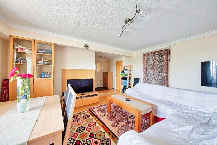 1 Bedroom Flat To Rent In Rothesay Avenue, Wimbledon Chase, SW20