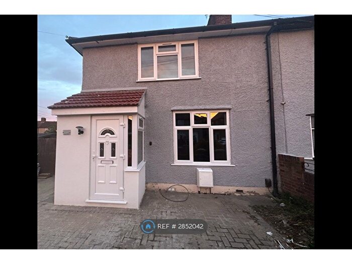 4 Bedroom End Of Terrace House To Rent In Keppel Road, Dagenham, RM9