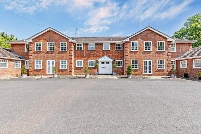 3 Bedroom Apartment For Sale In Collinswood Road, Farnham Common, Buckinghamshire, SL2