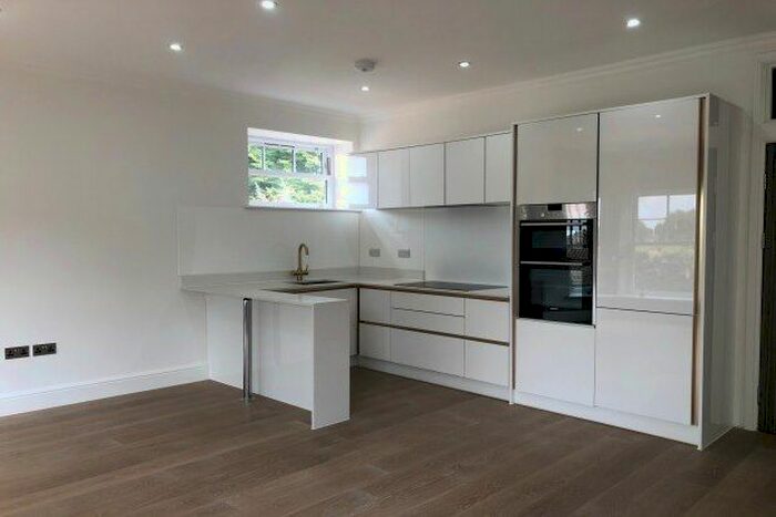 3 Bedroom Flat To Rent In Manor Road, Chigwell, IG7