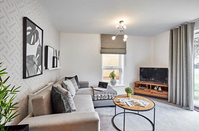 2 Bedroom Maisonette For Sale In Orchard Drive, Orchard Gardens, St Albans, AL2