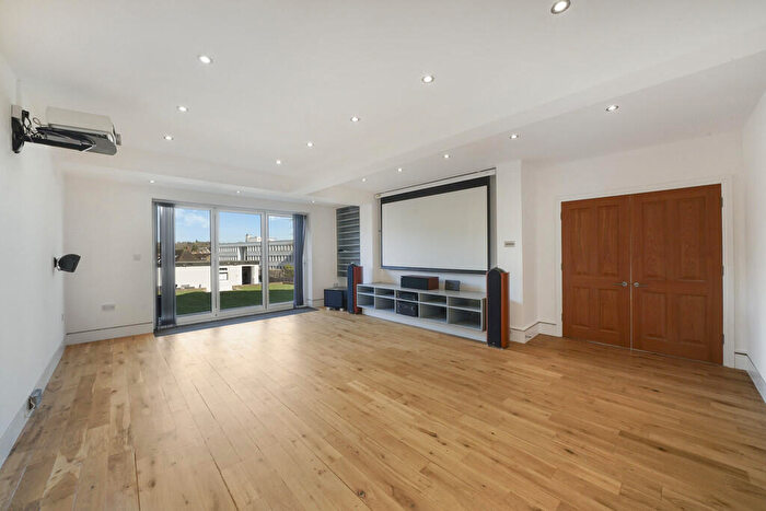 5 Bedroom Detached House To Rent In Colchester Road, Northwood, HA6