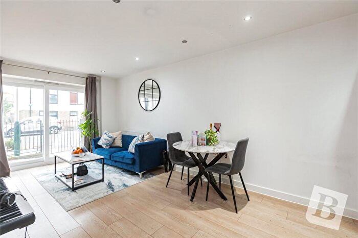 1 Bedroom Apartment For Sale In Bournebrook Grove, Romford, Essex, RM7