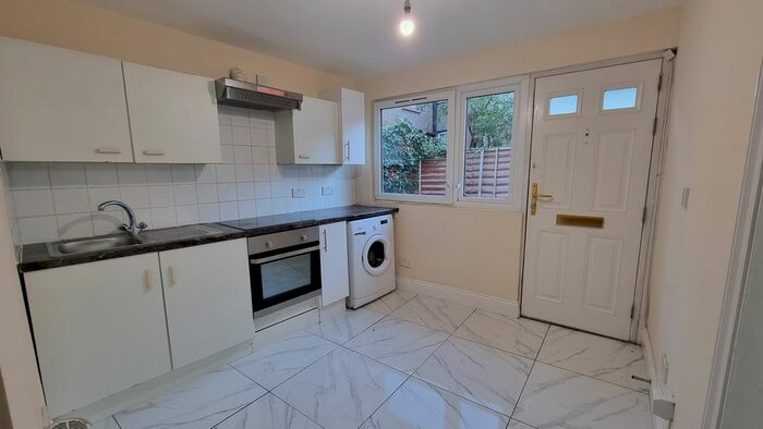 1 Bedroom Town House To Rent In Aberdeen Road, London, N18