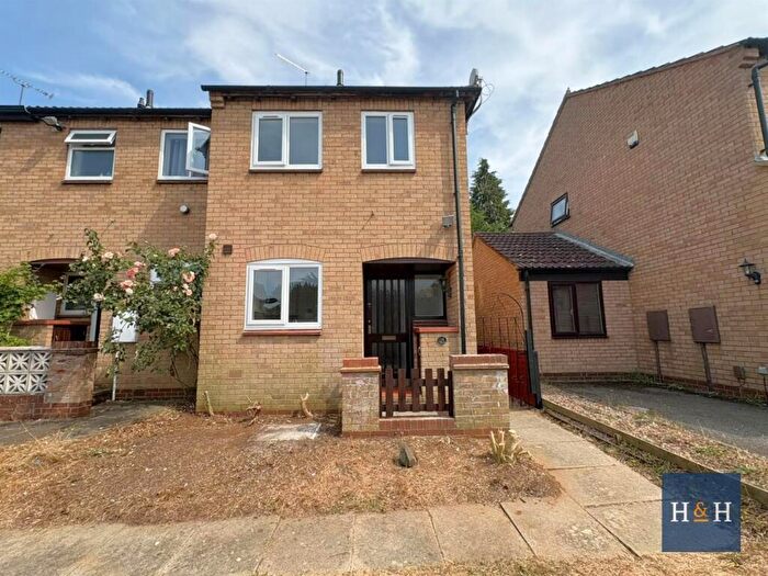 2 Bedroom House To Rent In St Dunstans Rise, West Hunsbury -, NN4
