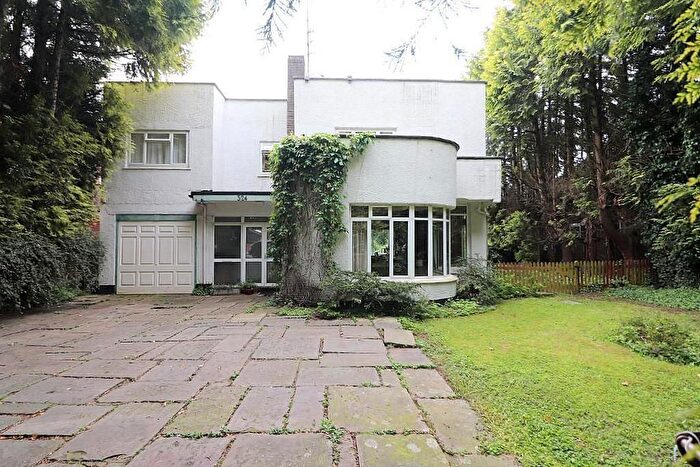 4 Bedroom Detached House For Sale In Old Bedford Road, Luton, Bedfordshire, LU2