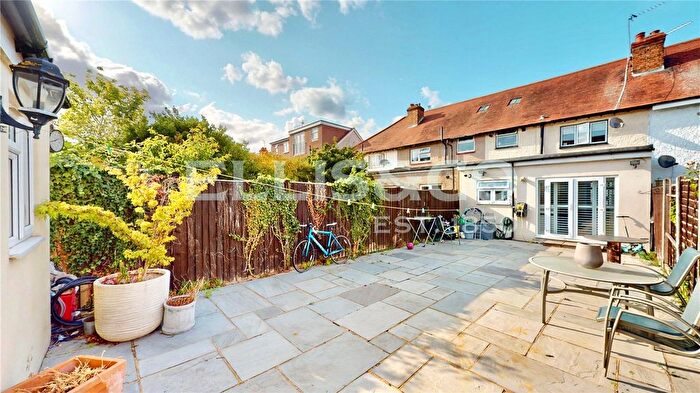 3 Bedroom Terraced House For Sale In Lyndhurst Road, Greenford, UB6