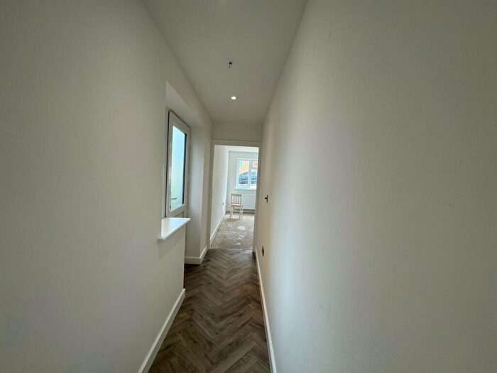 1 Bedroom Flat To Rent In Carverhill Road, High Wycombe, HP11