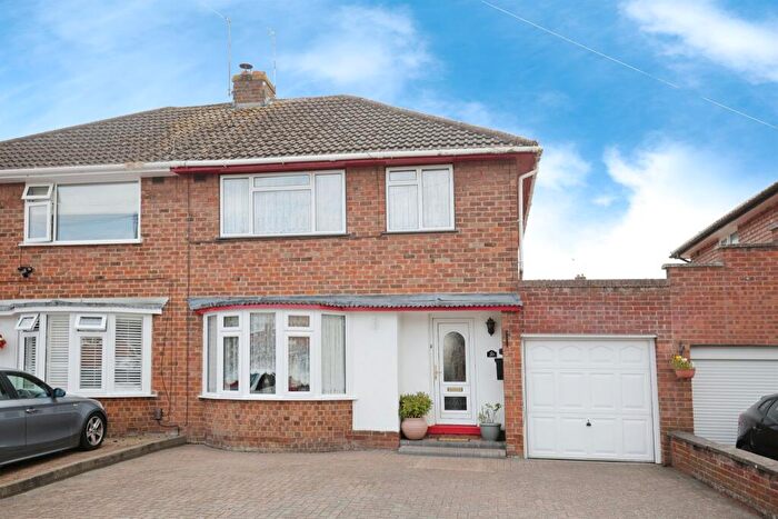 3 Bedroom Semi-Detached House For Sale In Price Road, Leamington Spa, CV32