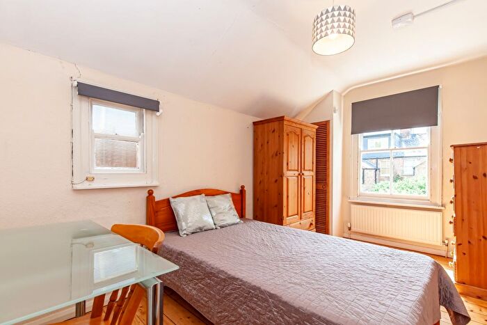 5 Bedroom Terraced House To Rent In Henry Road, Botley, OX2