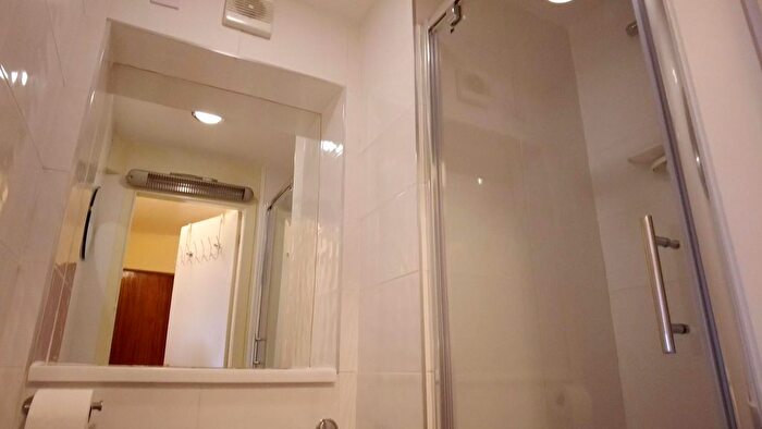 1 Bedroom Flat To Rent In Dean Path, Edinburgh, EH4