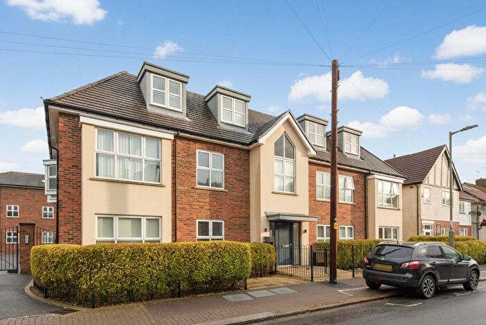 3 Bedroom Flat For Sale In Lancaster Road, East Barnet, Barnet, EN4
