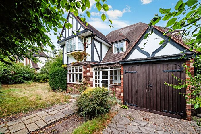 4 Bedroom Detached House For Sale In Kelsey Way, Beckenham, BR3