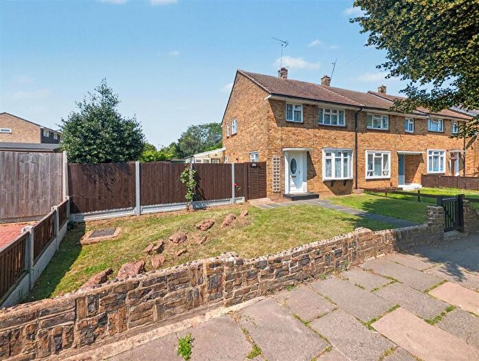 3 Bedroom End Of Terrace House For Sale In Elmsleigh Drive, Leigh-On-Sea, SS9