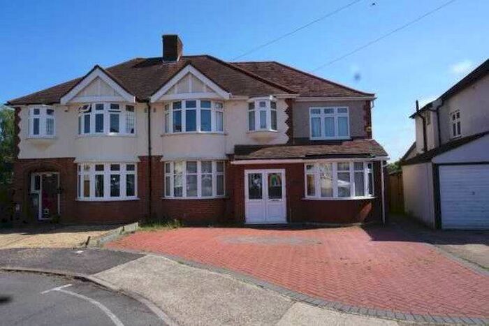 5 Bedroom Property To Rent In Bolton Close, Chessington KT9