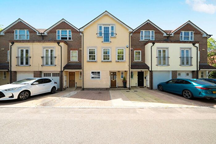 3 Bedroom Terraced House For Sale In Wyndhurst Close, South Croydon, CR2