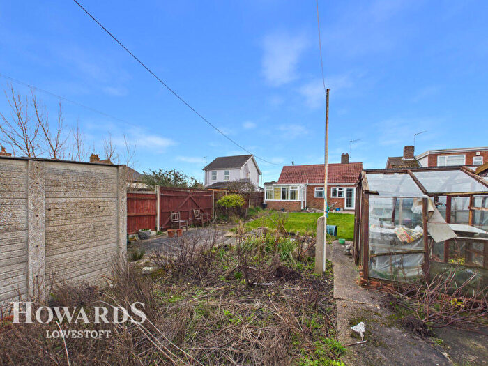 2 Bedroom Detached Bungalow For Sale In Colville Road, Lowestoft, NR33